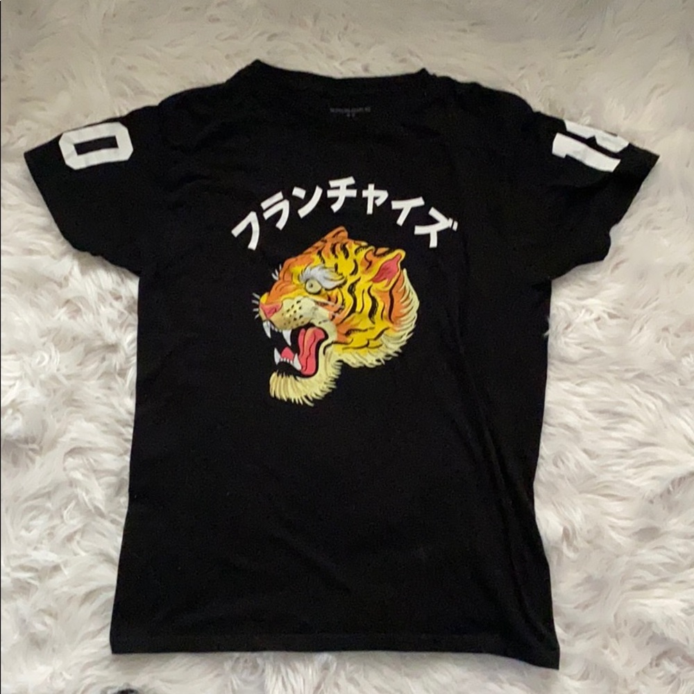 Tiger graphic tee